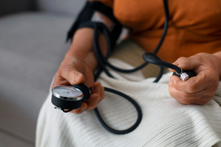HOW TO INCREASE BLOOD PRESSURE NATURALLY : 7 NATURAL TIPS