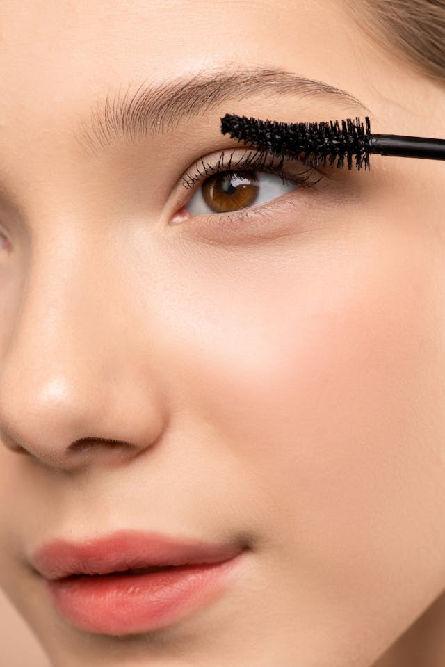 How to get hunter eyes by Mascara tricks 